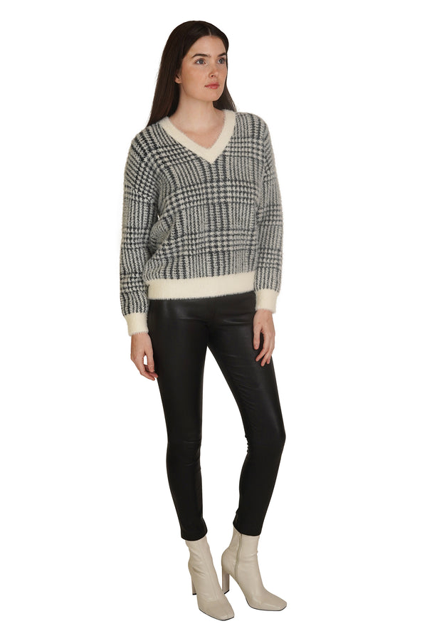 Love Token Plaid Knitted V-Neck Pullover 2